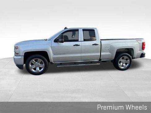 Used 2019 Chevrolet Silverado 1500 Custom w/ Custom Convenience Package image 9
