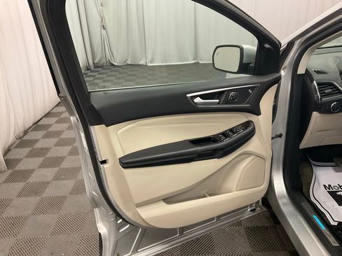 Used 2019 Ford Edge Titanium image 24