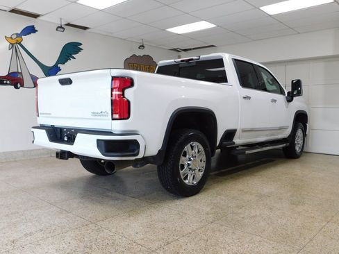 Used 2024 Chevrolet Silverado 2500 High Country w/ Technology Package AWD/4WD image 6