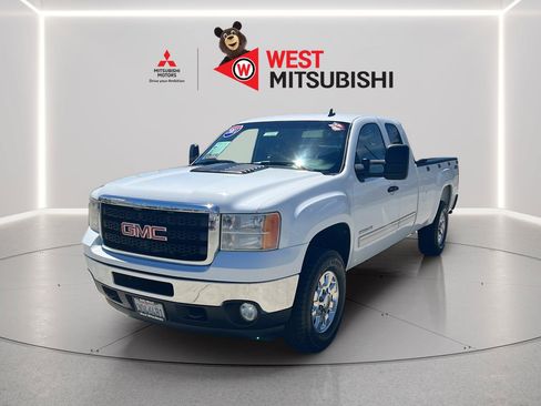 Used 2011 GMC Sierra 3500 SLE w/ SLE Preferred Package AWD/4WD image 1