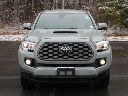 Used 2022 Toyota Tacoma TRD Sport AWD/4WD image 2