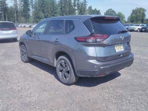 Used 2024 Nissan Rogue SV AWD/4WD image 3