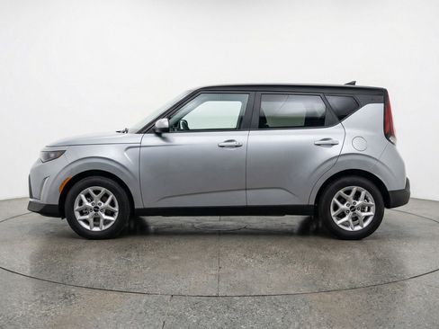 Used 2025 Kia Soul LX w/ LX Technology Package FWD image 5
