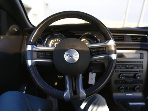 Used 2013 Ford Mustang GT Premium image 6