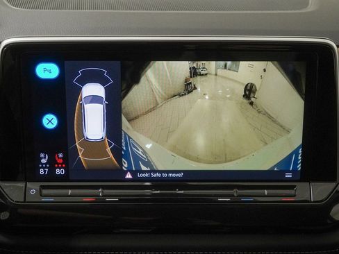 Used 2025 Volkswagen Atlas SE image 38