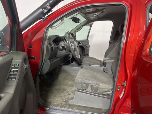 Used 2015 Nissan Frontier PRO-4X image 16