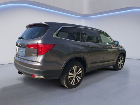 Used 2017 Honda Pilot EX image 5