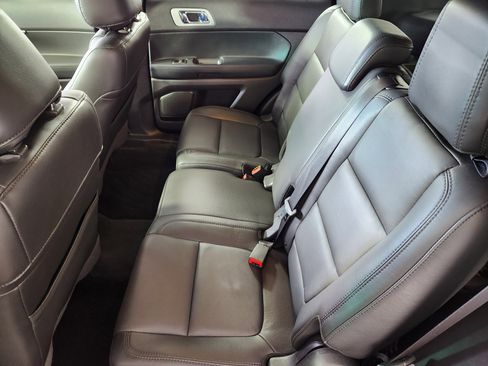 Used 2015 Ford Explorer XLT w/ Equipment Group 202A image 14