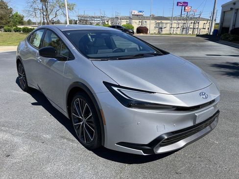 Used 2025 Toyota Prius XLE FWD image 7