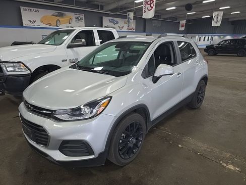 Certified 2022 Chevrolet Trax LT w/ Driver Confidence Package FWD image 4