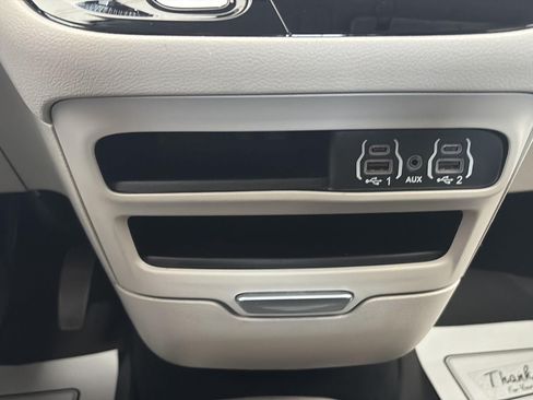 Used 2023 Chrysler Pacifica Touring-L FWD image 20