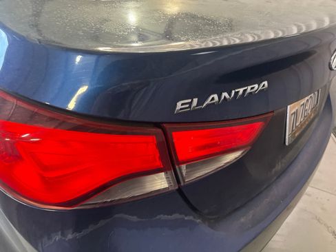 Used 2016 Hyundai Elantra SE w/ Option Group 02 FWD image 12