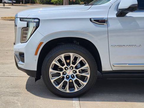 Used 2026 GMC Yukon Denali w/ Sun & Power Step Package AWD/4WD image 8