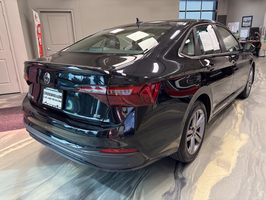 Used 2024 Volkswagen Jetta SE FWD image 28