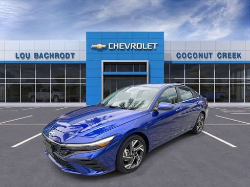 Used 2025 Hyundai Elantra Limited FWD image 4