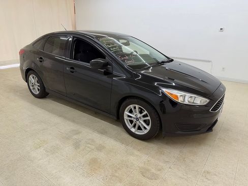 Used 2018 Ford Focus SE FWD image 6