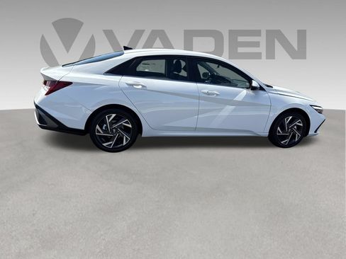 New 2026 Hyundai Elantra Limited FWD image 19