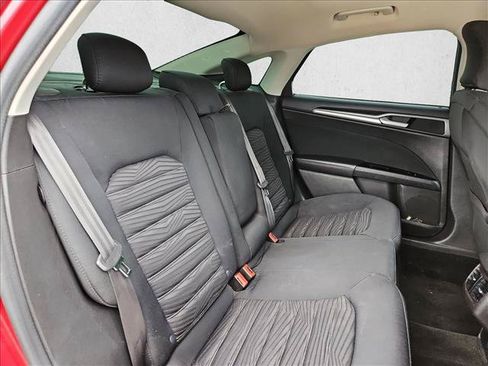 Used 2016 Ford Fusion SE FWD image 18