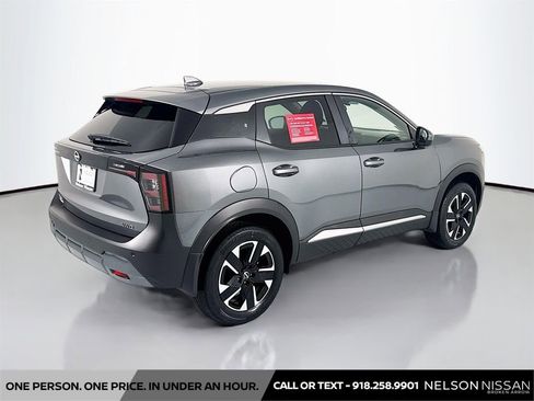 Used 2025 Nissan Kicks SV AWD/4WD image 5
