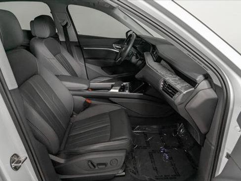 Used 2022 Audi e-tron Premium Plus w/ Premium Plus Package image 23