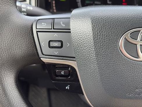 Used 2025 Toyota Camry LE AWD/4WD image 23