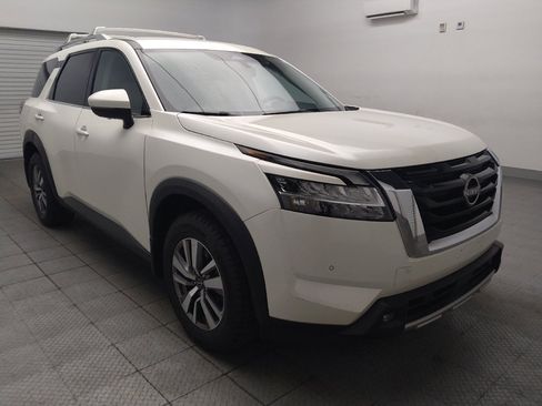 Used 2022 Nissan Pathfinder SL FWD image 13