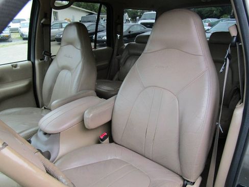 Used 1999 Ford Expedition XLT image 15