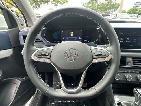 Used 2022 Volkswagen Taos SE w/ Panoramic Sunroof Package FWD image 21