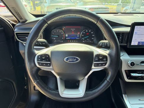 Used 2022 Ford Explorer XLT w/ Equipment Group 202A AWD/4WD image 22