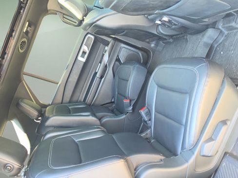 Used 2020 Ford Explorer XLT w/ Equipment Group 202A AWD/4WD image 18