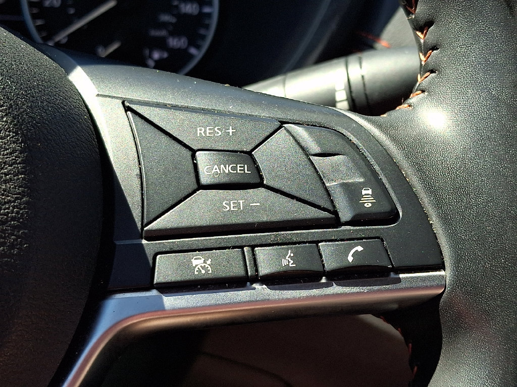Used 2025 Nissan Sentra SR FWD image 23