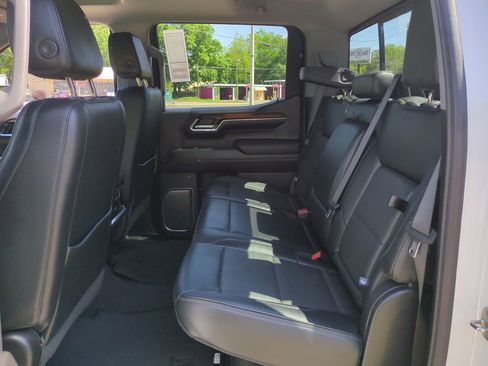 Used 2024 GMC Sierra 1500 Denali w/ Technology Package AWD/4WD image 14