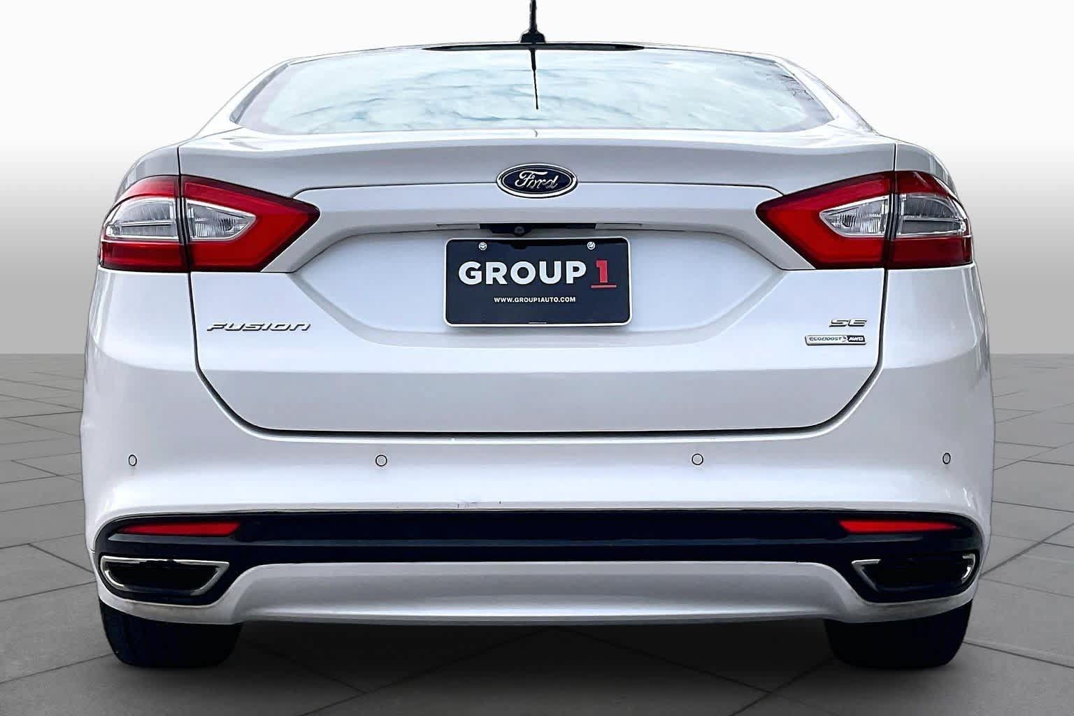 Used 2016 Ford Fusion SE w/ Equipment Group 202A AWD/4WD image 4