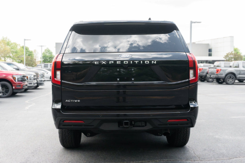 Used 2025 Ford Expedition Active RWD image 6