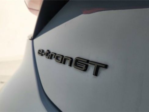 Used 2022 Audi e-tron GT Prestige w/ Prestige Package image 18