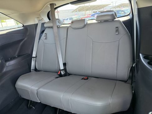Used 2025 Toyota Sienna XLE FWD image 14