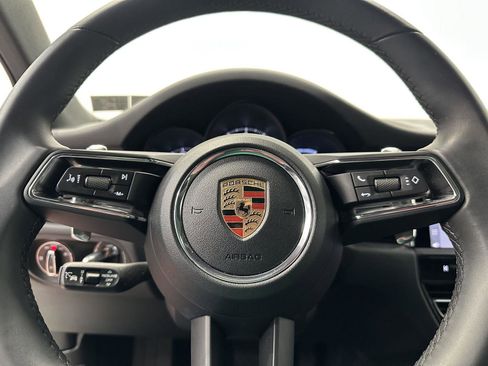 Certified 2025 Porsche Macan image 25