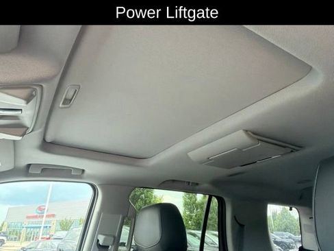 Used 2015 Cadillac Escalade Luxury AWD/4WD image 25