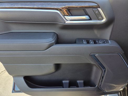 New 2025 GMC Sierra 1500 Elevation image 9