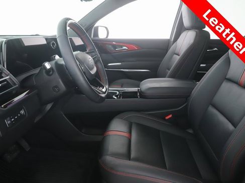 Used 2025 Chevrolet Traverse RS image 16