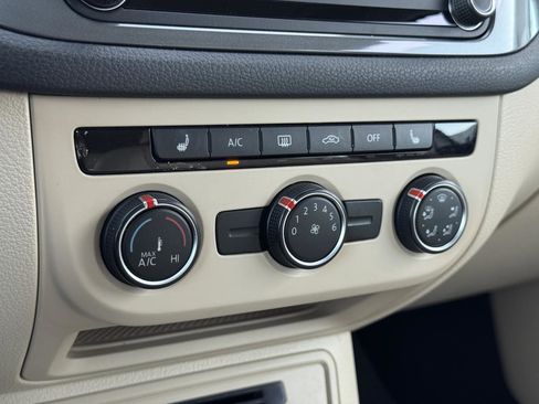 Used 2017 Volkswagen Tiguan S image 33