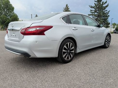 Used 2018 Nissan Altima 2.5 SV FWD image 3