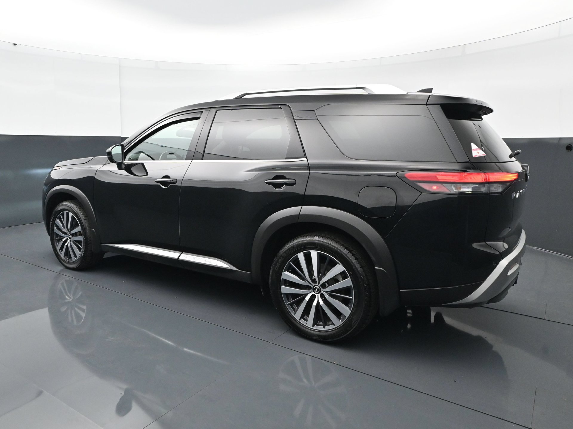 Used 2022 Nissan Pathfinder Platinum AWD/4WD image 4