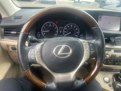 Used 2013 Lexus ES 350 w/ Luxury Pkg FWD image 19