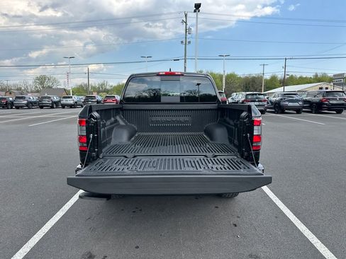 Used 2025 Nissan Frontier PRO-4X AWD/4WD image 11