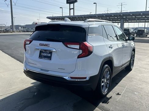 Certified 2024 GMC Terrain SLT image 29