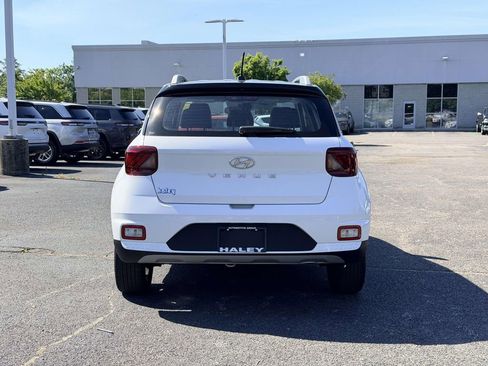 Used 2025 Hyundai Venue Limited FWD image 3