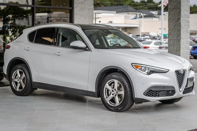 Used 2021 Alfa Romeo Stelvio Sprint w/ Sun & Sound Package AWD/4WD image 4