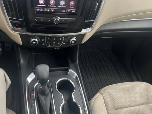 Used 2022 Chevrolet Traverse LS FWD image 6