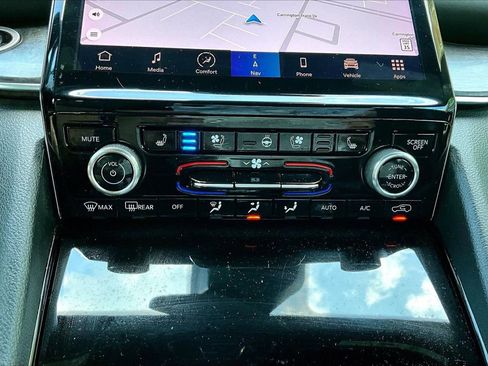 Used 2023 Jeep Grand Cherokee Overland AWD/4WD image 19